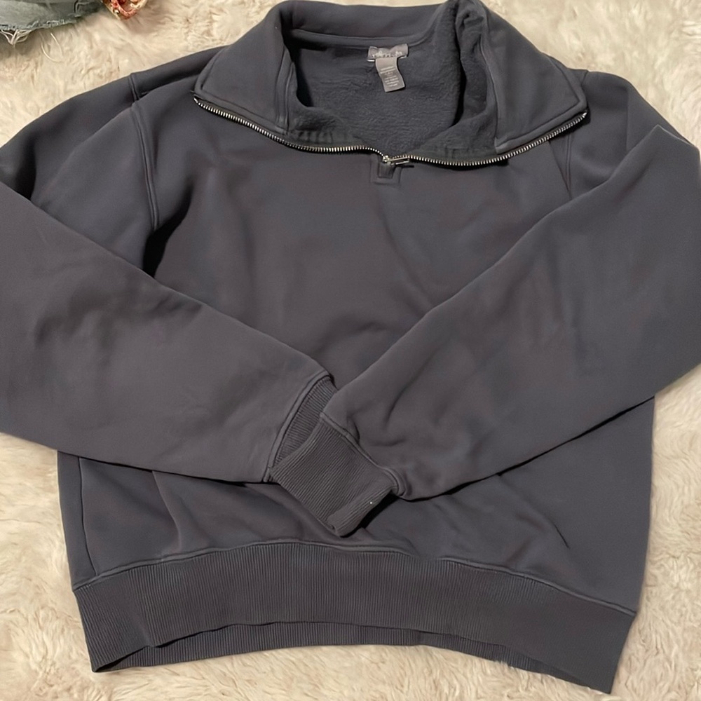 Tillys half zip pull over